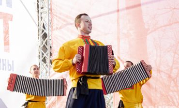 Немного света и тепла: День народного единства в Хабаровске