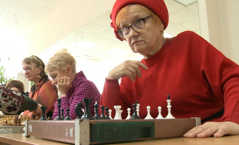«Серебряные королевы» – единственная в Хабаровске шахматная школа для пожилых