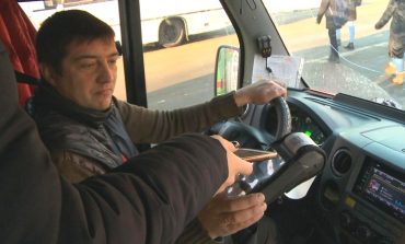Хабаровские перевозчики начали устанавливать в автобусах онлайн-кассы