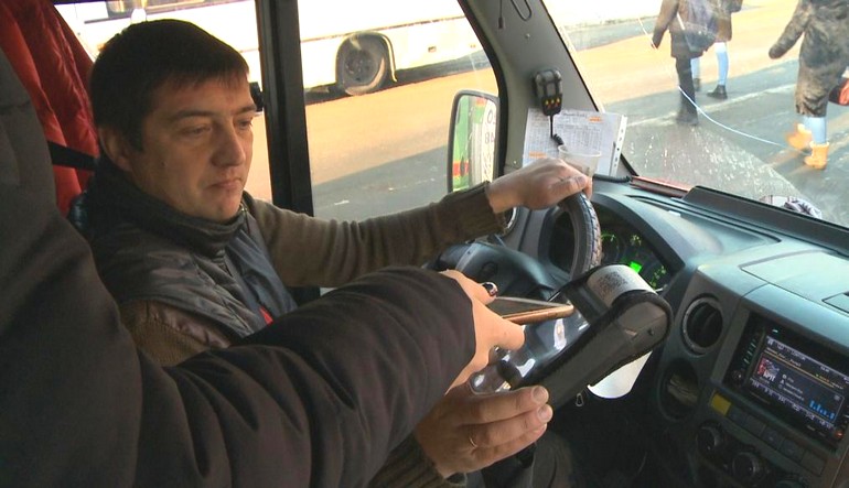 Хабаровские перевозчики начали устанавливать в автобусах онлайн-кассы