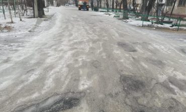 «Неуд» получили коммунальщики за прошлогодний снег
