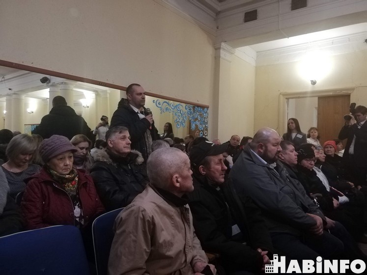 Почта, фонари и автобусы: жители Красной Речки рассказали о своих проблемах мэру