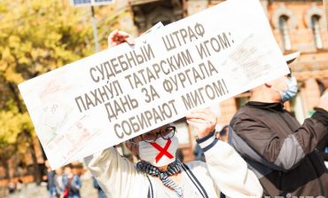 Газом в глаза: противостояние митингующих и силовиков в Хабаровске продолжается