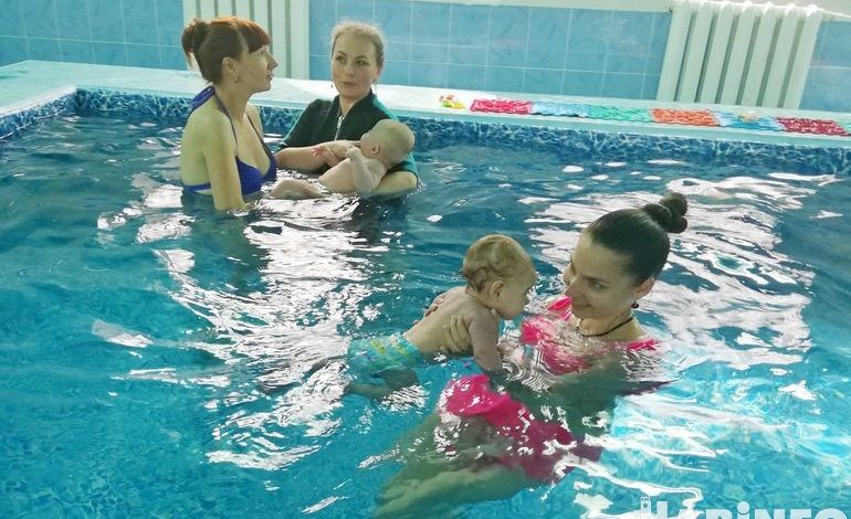 Плавать раньше, чем ходить: грудничковый бассейн открылся в Хабаровске