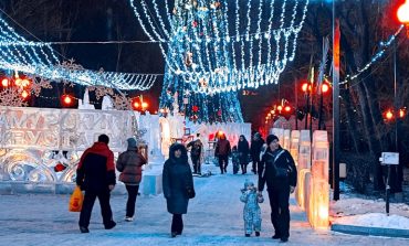 Как манит к себе по вечерам новогодний городок в парке «Динамо»