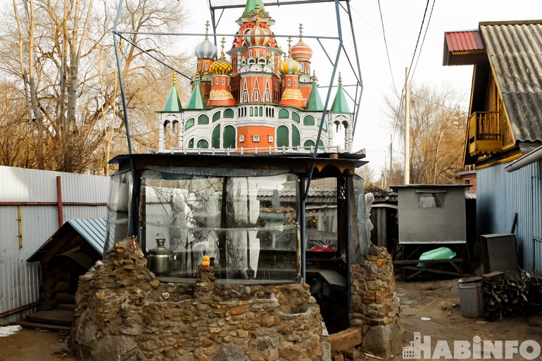 Личный Кремль построил хабаровчанин на своём участке