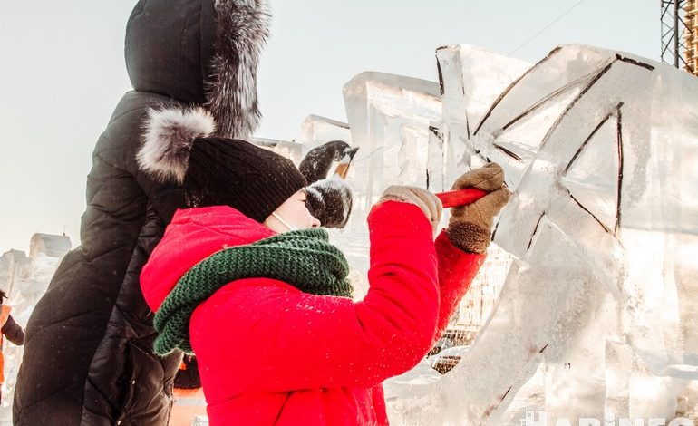 Красота на морозе: конкурс резьбы по льду среди юных хабаровчан