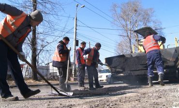 Двадцать тонн асфальта: в Хабаровске стартовал сезон дорожных работ