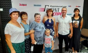 Победителям дачного конкурса от «Хабинфо» и газеты «Солнышко» вручили призы