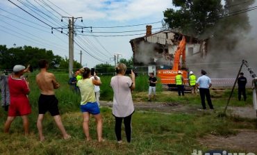 В Хабаровске снесли барак: 27 человек больше не живут «как скот»