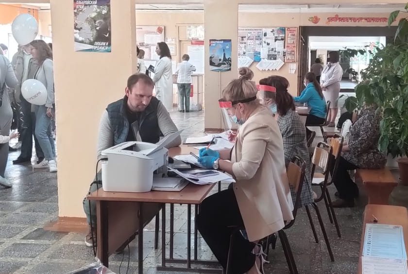 На участок – строем: как проходят выборы в Хабаровске