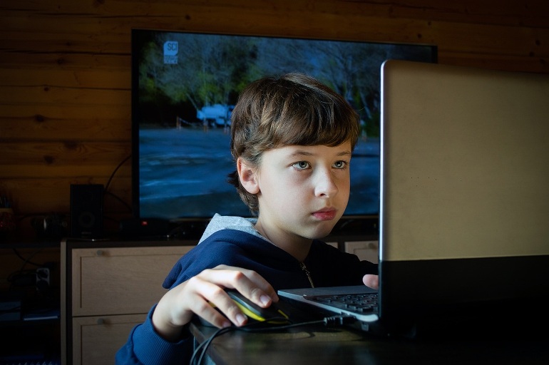 Как киберволонтёры учат родителей спасать детей в интернете