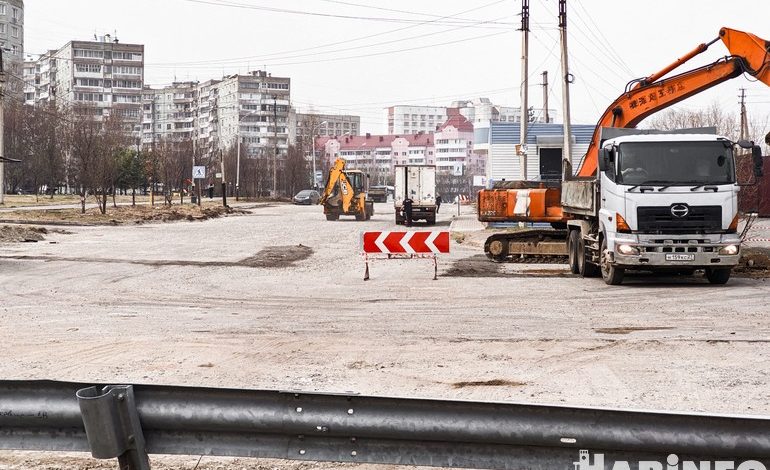 Два года — по пробкам. В Хабаровске наконец-то начали ремонт улицы Тихоокеанской