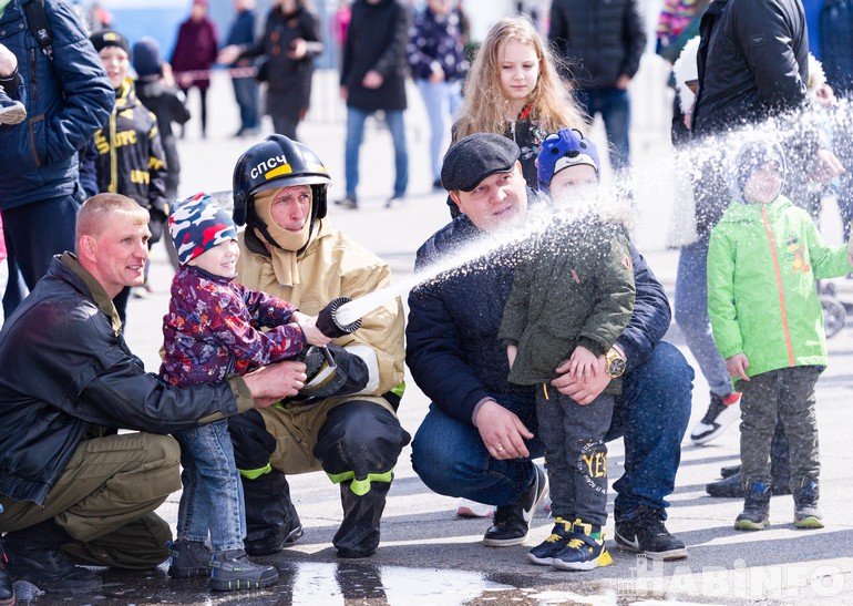 Огонь, вода и медные трубы: день пожарной охраны в Хабаровске