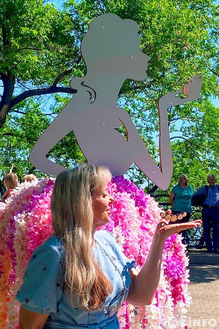 Дети и бумажные цветы украсили фестиваль флористического искусства