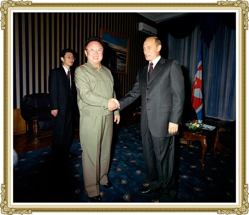 Фотовыставка по случаю 20-летия визита Ким Чен Ира в Дальневосточный регион РФ