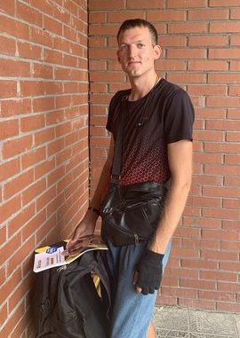 По городу пешком: расклейщик-фотограф с 14-летним стажем о своей работе