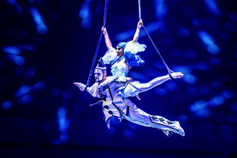 Яркими номерами труппа «Королевского цирка» Гии Эрадзе продолжает радовать хабаровчан
